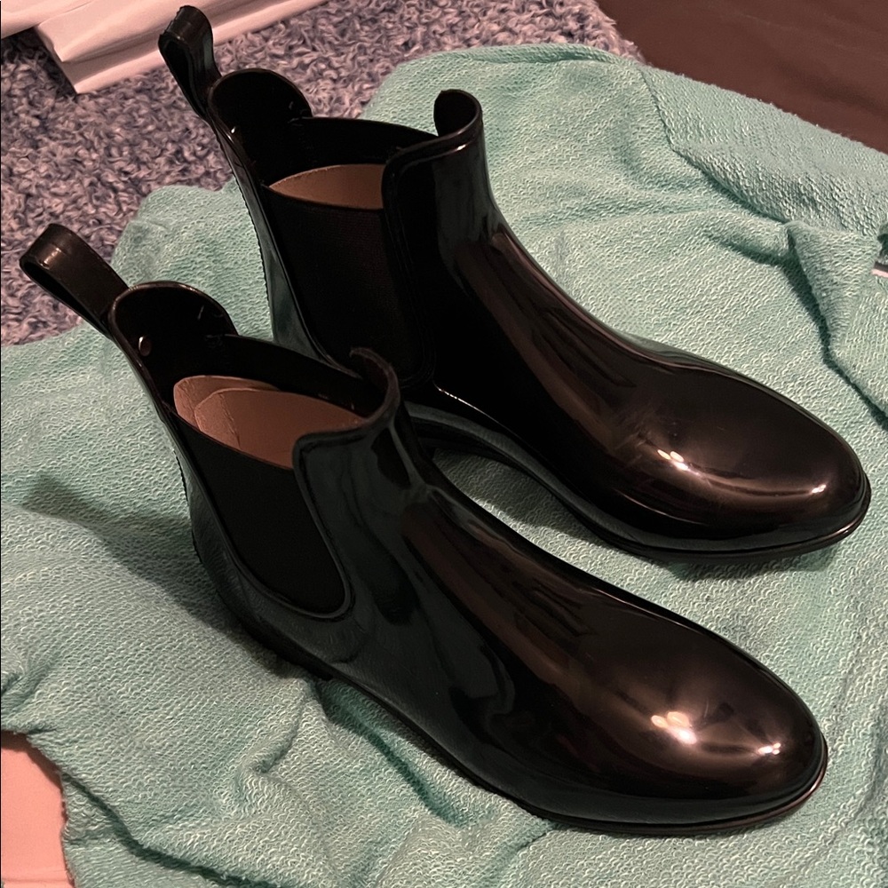 NWOT Marc Fisher Black Glossy Ankle Boots